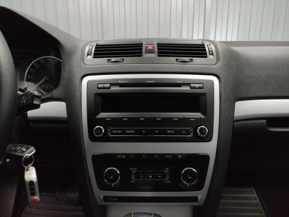 Skoda Octavia II (A5) Рестайлинг с пробегом 2011 года, цена 795 000 рублей, 127750 км, лифтбек, Автокод Объявления