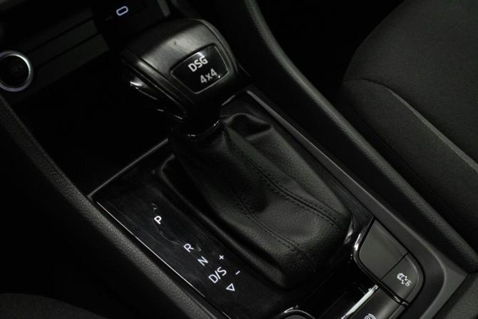 Skoda Karoq I с пробегом 2020 года, цена 2 299 000 рублей, 102571 км, внедорожник, Автокод Объявления