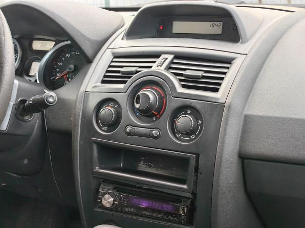 Renault Megane II Рестайлинг с пробегом 2006 года, цена 259 000 рублей, 235000 км, седан, Автокод Объявления