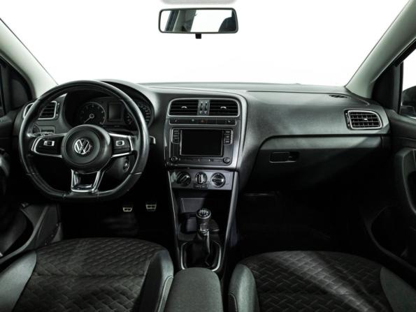 Volkswagen Polo V Рестайлинг с пробегом 2018 года, цена 1 099 777 рублей, 74278 км, седан, Автокод Объявления