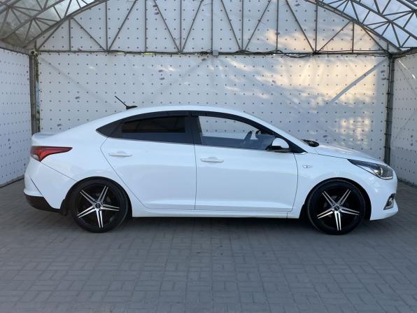 Hyundai Solaris II с пробегом 2017 года, цена 1 150 000 рублей, 186805 км, седан, Автокод Объявления