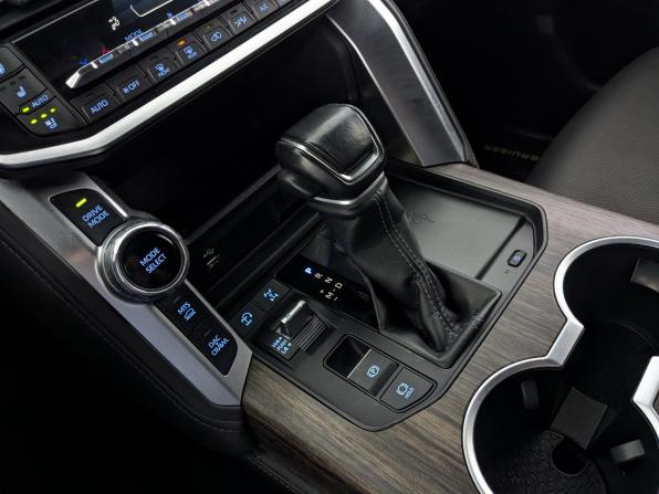 Toyota Land Cruiser 300 Series с пробегом 2021 года, цена 9 500 000 рублей, 52262 км, внедорожник, Автокод Объявления