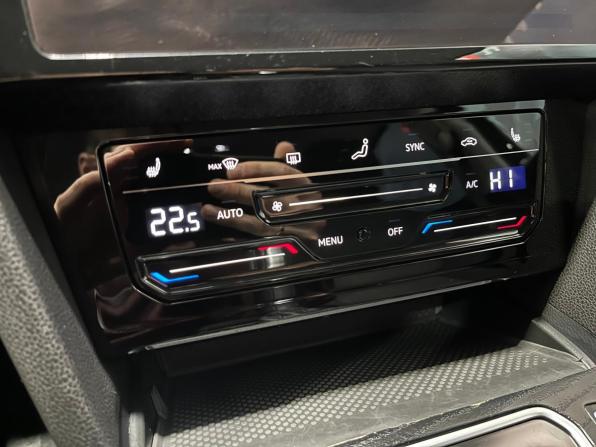 Volkswagen Passat B8 Рестайлинг с пробегом 2021 года, цена 2 330 000 рублей, 68925 км, седан, Автокод Объявления