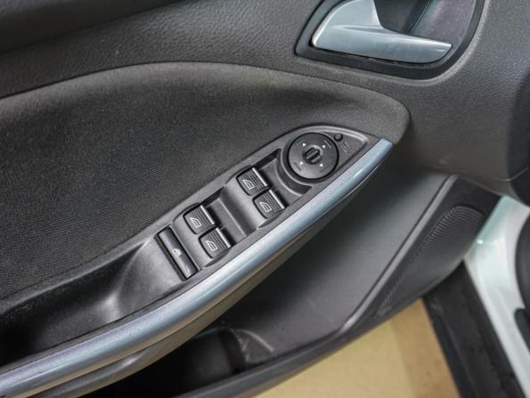 Ford Focus III с пробегом 2015 года, цена 899 000 рублей, 142157 км, хэтчбек, Автокод Объявления