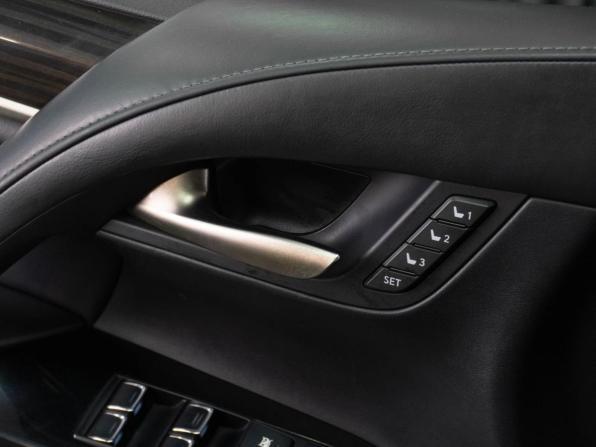 Lexus LX III Рестайлинг 2 с пробегом 2015 года, цена 4 699 000 рублей, 346660 км, внедорожник, Автокод Объявления