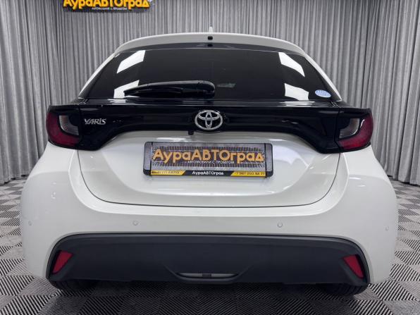 Toyota Yaris IV с пробегом 2020 года, цена 1 400 000 рублей, 65289 км, хэтчбек, Автокод Объявления