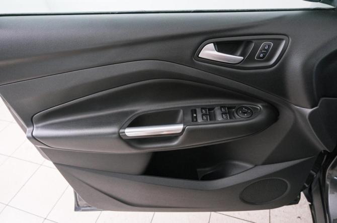 Ford Kuga II Рестайлинг с пробегом 2017 года, цена 1 649 000 рублей, 304694 км, внедорожник, Автокод Объявления