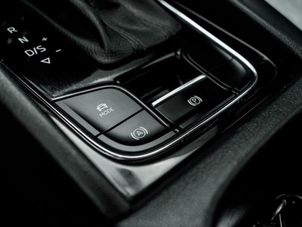 Skoda Karoq I с пробегом 2020 года, цена 2 395 000 рублей, 82996 км, внедорожник, Автокод Объявления