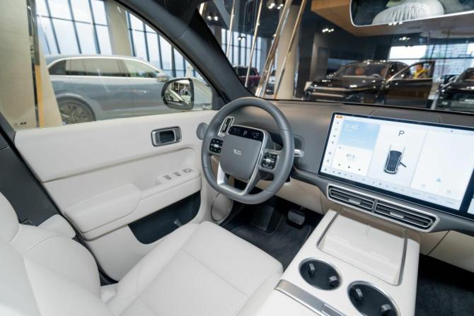 Новый Li Auto (Lixiang) L7 I Рестайлинг 2025 года, цена 10 926 535 рублей, внедорожник, Автокод Объявления