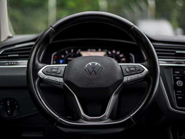 Volkswagen Tiguan II Рестайлинг с пробегом 2021 года, цена 2 330 000 рублей, 116984 км, внедорожник, Автокод Объявления