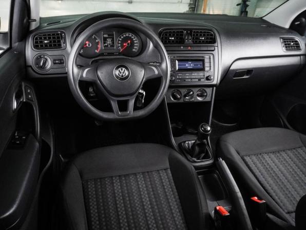Volkswagen Polo V Рестайлинг с пробегом 2017 года, цена 867 000 рублей, 174840 км, седан, Автокод Объявления
