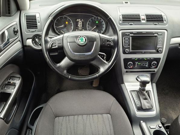Skoda Octavia II (A5) Рестайлинг с пробегом 2013 года, цена 848 000 рублей, 201854 км, лифтбек, Автокод Объявления