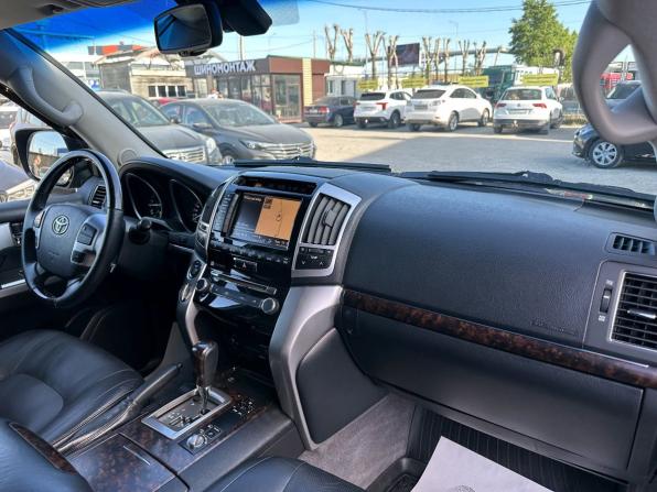 Toyota Land Cruiser 200 Series Рестайлинг 1 с пробегом 2013 года, цена 3 990 000 рублей, 215000 км, внедорожник, Автокод Объявления