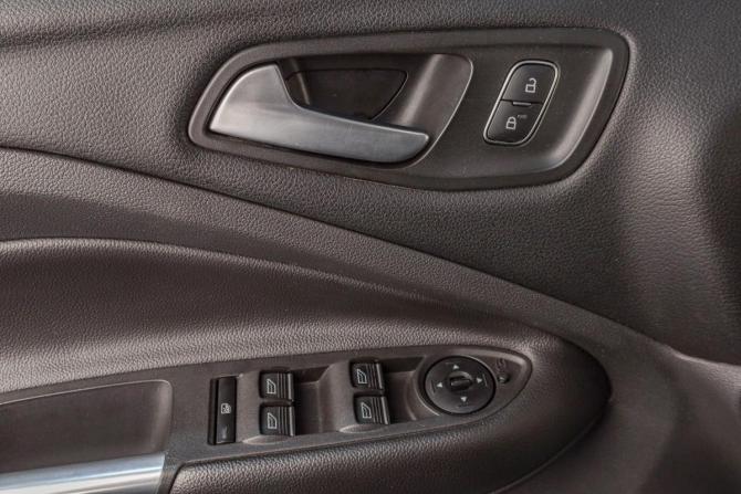 Ford Kuga II Рестайлинг с пробегом 2018 года, цена 1 699 000 рублей, 135000 км, внедорожник, Автокод Объявления