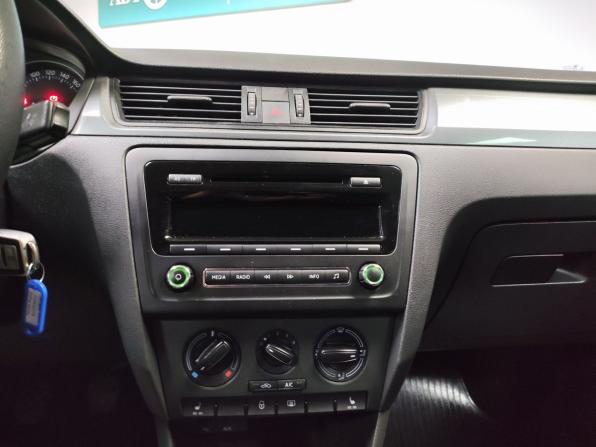Skoda Rapid I с пробегом 2015 года, цена 799 000 рублей, 60127 км, лифтбек, Автокод Объявления