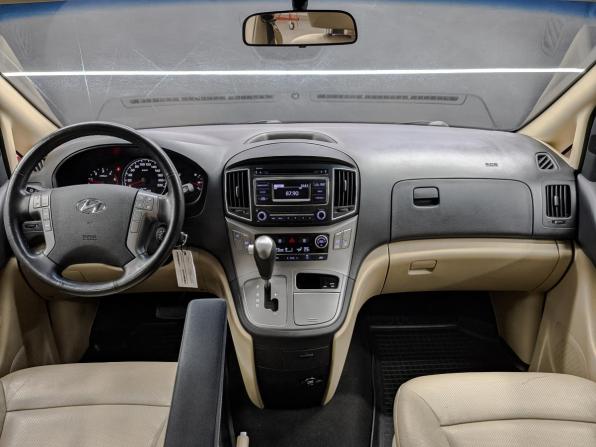 Hyundai H-1 II Рестайлинг с пробегом 2017 года, цена 2 990 000 рублей, 89919 км, минивэн, Автокод Объявления