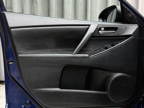 Mazda 3 II (BL) Рестайлинг с пробегом 2012 года, цена 899 000 рублей, 215000 км, седан, Автокод Объявления
