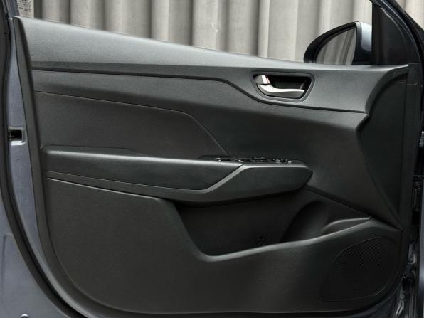 Hyundai Solaris II с пробегом 2017 года, цена 1 099 000 рублей, 134137 км, седан, Автокод Объявления