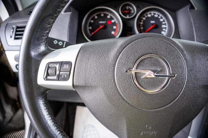 Opel Astra H Рестайлинг с пробегом 2010 года, цена 689 000 рублей, 209000 км, универсал, Автокод Объявления
