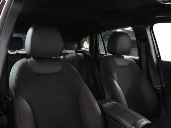 Mercedes-Benz GLA II (H247) Рестайлинг с пробегом 2025 года, цена 6 137 010 рублей, 3656 км, внедорожник, Автокод Объявления