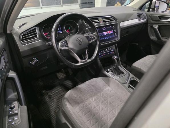 Volkswagen Tiguan II Рестайлинг с пробегом 2021 года, цена 2 415 000 рублей, 38752 км, внедорожник, Автокод Объявления