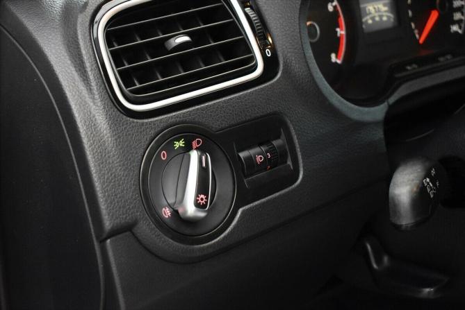 Volkswagen Polo V Рестайлинг с пробегом 2018 года, цена 895 000 рублей, 175775 км, седан, Автокод Объявления