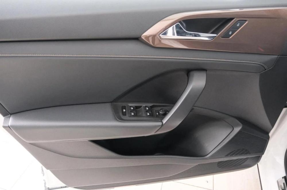 Volkswagen Tharu I Красноярск  - изображение 21