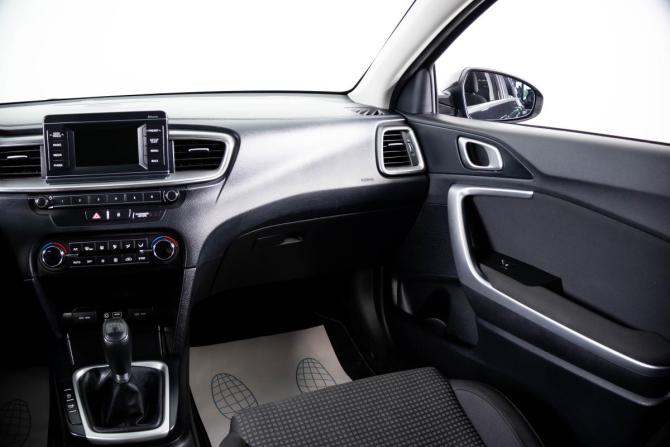 Kia Ceed III с пробегом 2019 года, цена 1 559 000 рублей, 111456 км, универсал, Автокод Объявления