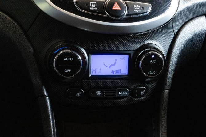 Hyundai Solaris I с пробегом 2012 года, цена 999 000 рублей, 111848 км, хэтчбек, Автокод Объявления