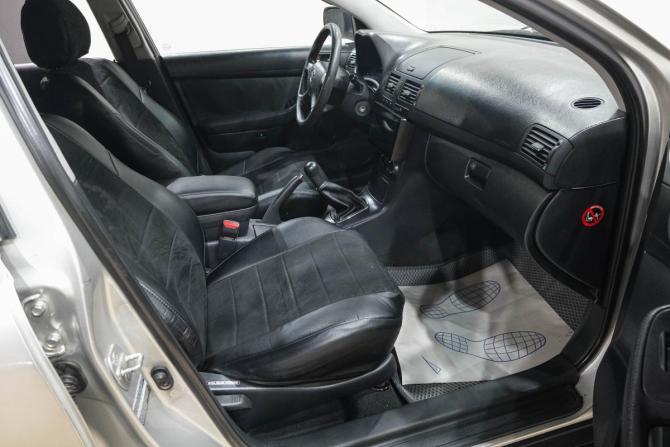 Toyota Avensis II Рестайлинг с пробегом 2006 года, цена 619 000 рублей, 330000 км, седан, Автокод Объявления
