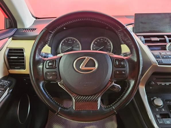 Lexus NX I с пробегом 2015 года, цена 2 300 000 рублей, 180903 км, внедорожник, Автокод Объявления
