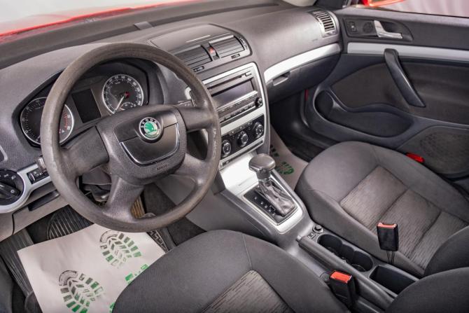Skoda Octavia II (A5) Рестайлинг с пробегом 2011 года, цена 849 000 рублей, 241000 км, лифтбек, Автокод Объявления