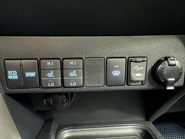 Toyota RAV4 IV (XA40) Рестайлинг с пробегом 2018 года, цена 2 644 990 рублей, 95418 км, внедорожник, Автокод Объявления