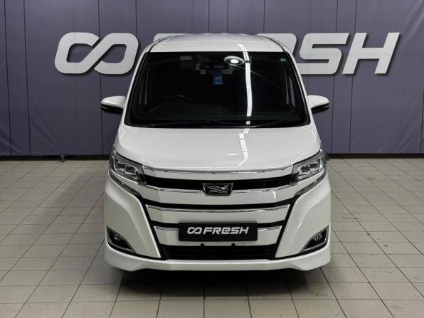 Toyota Noah III (R80) Рестайлинг с пробегом 2017 года, цена 1 949 000 рублей, 162000 км, минивэн, Автокод Объявления
