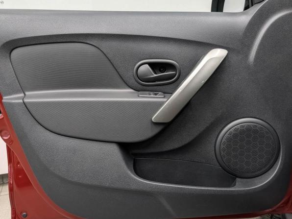 Renault Sandero II Рестайлинг с пробегом 2021 года, цена 1 590 000 рублей, 22038 км, хэтчбек, Автокод Объявления