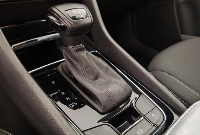 Skoda Karoq I с пробегом 2021 года, цена 2 635 000 рублей, 73213 км, внедорожник, Автокод Объявления