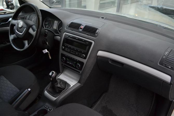 Skoda Octavia II (A5) Рестайлинг с пробегом 2012 года, цена 880 000 рублей, 209511 км, лифтбек, Автокод Объявления