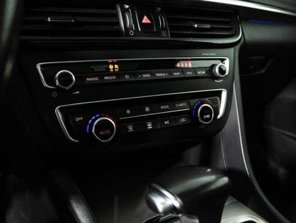 Kia Optima IV Рестайлинг с пробегом 2018 года, цена 2 029 700 рублей, 102055 км, седан, Автокод Объявления
