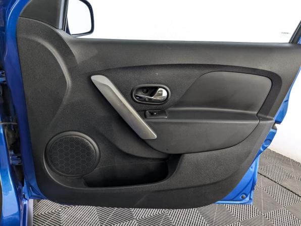 Renault Sandero II Рестайлинг с пробегом 2022 года, цена 1 370 000 рублей, 71983 км, хэтчбек, Автокод Объявления