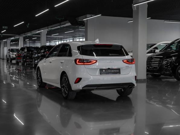 Kia Ceed III Рестайлинг с пробегом 2022 года, цена 2 390 000 рублей, 52479 км, хэтчбек, Автокод Объявления