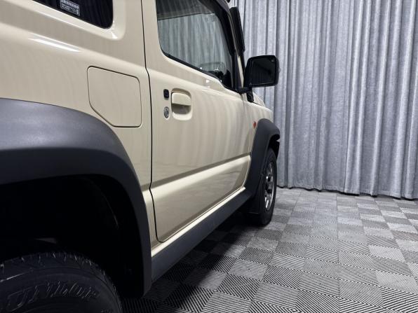 Suzuki Jimny IV с пробегом 2022 года, цена 2 550 000 рублей, 28878 км, внедорожник, Автокод Объявления