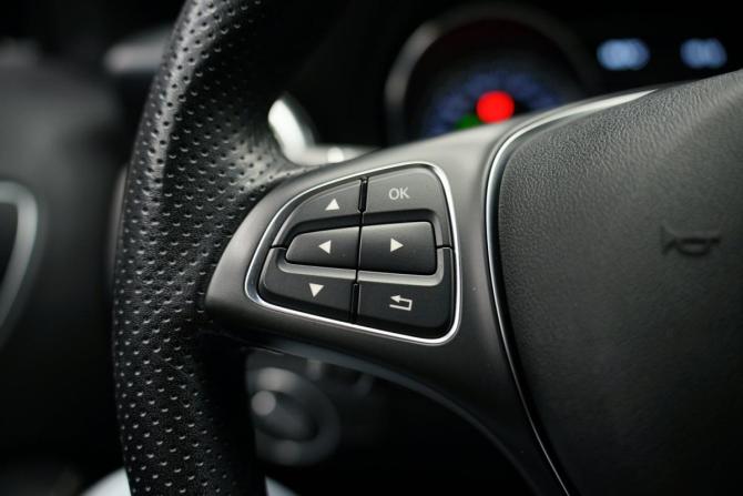 Mercedes-Benz GLA I (X156) Рестайлинг с пробегом 2019 года, цена 2 483 000 рублей, 75000 км, внедорожник, Автокод Объявления