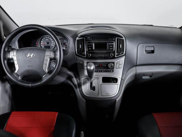 Hyundai H-1 II Рестайлинг с пробегом 2015 года, цена 2 400 000 рублей, 129213 км, минивэн, Автокод Объявления