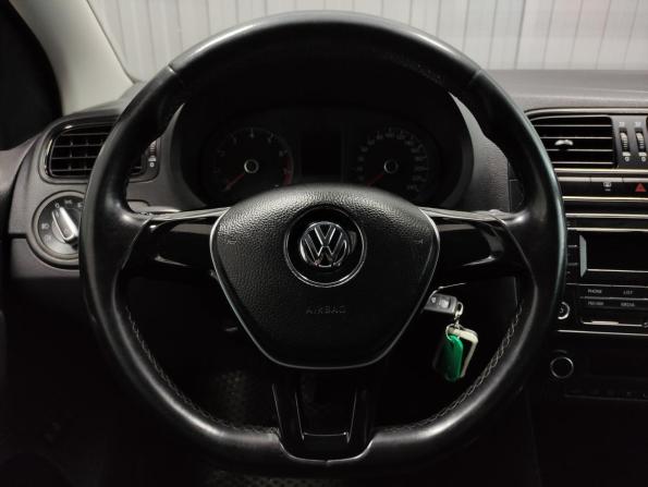 Volkswagen Polo V Рестайлинг с пробегом 2018 года, цена 750 000 рублей, 131324 км, седан, Автокод Объявления
