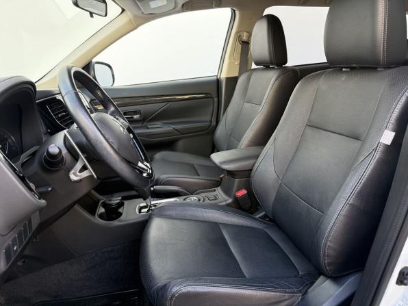 Mitsubishi Outlander III Рестайлинг 2 с пробегом 2015 года, цена 2 300 000 рублей, 27789 км, внедорожник, Автокод Объявления