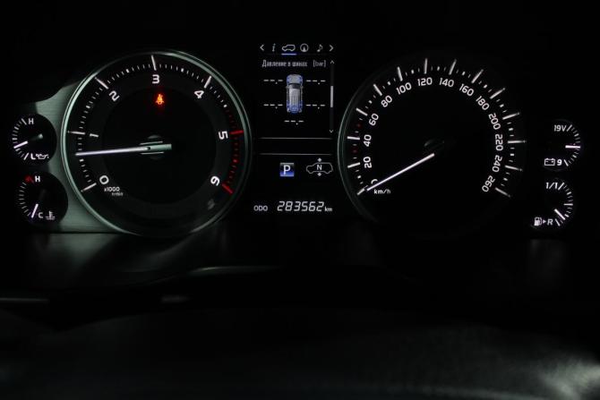 Toyota Land Cruiser 200 Series Рестайлинг 2 с пробегом 2018 года, цена 6 150 000 рублей, 283500 км, внедорожник, Автокод Объявления