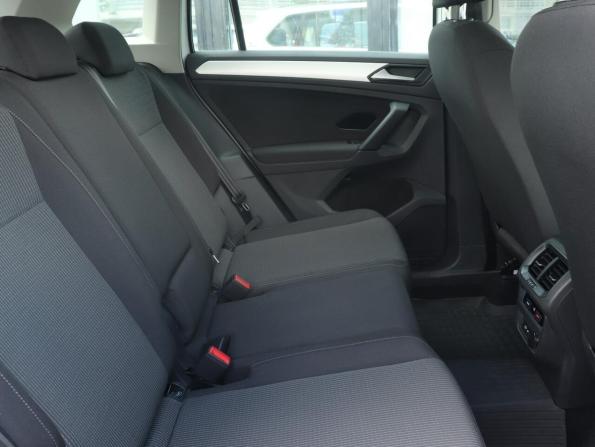 Volkswagen Tiguan II Рестайлинг с пробегом 2021 года, цена 2 572 000 рублей, 106855 км, внедорожник, Автокод Объявления