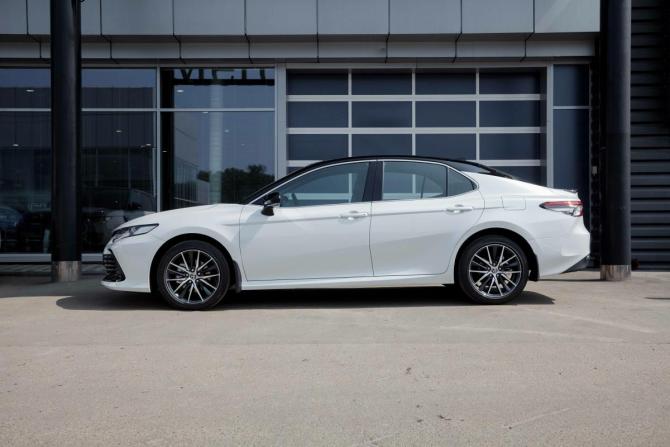 Toyota Camry VIII (XV70) Рестайлинг с пробегом 2021 года, цена 2 940 000 рублей, 88832 км, седан, Автокод Объявления