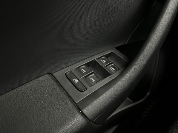 Skoda Rapid I с пробегом 2015 года, цена 1 070 000 рублей, 175334 км, лифтбек, Автокод Объявления