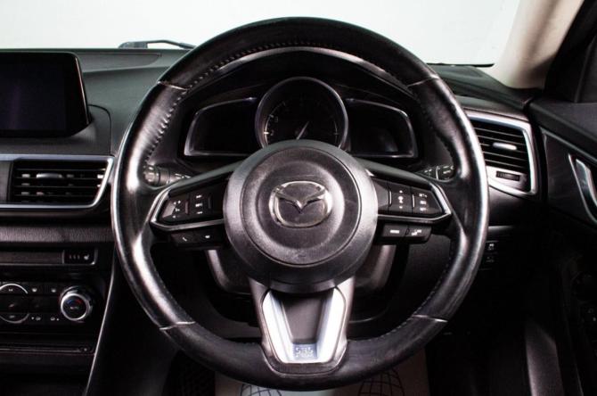 Mazda Axela III Рестайлинг с пробегом 2018 года, цена 1 479 000 рублей, 159000 км, седан, Автокод Объявления